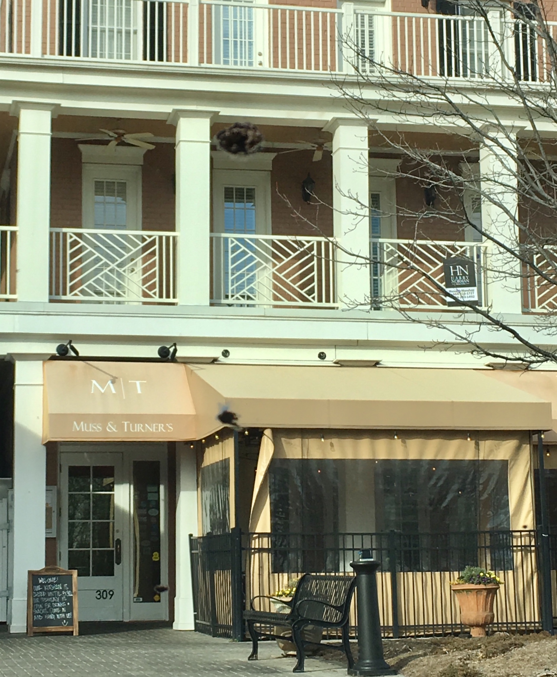 B5AACEFE-0056-44FE-9A9F-390474D4573D