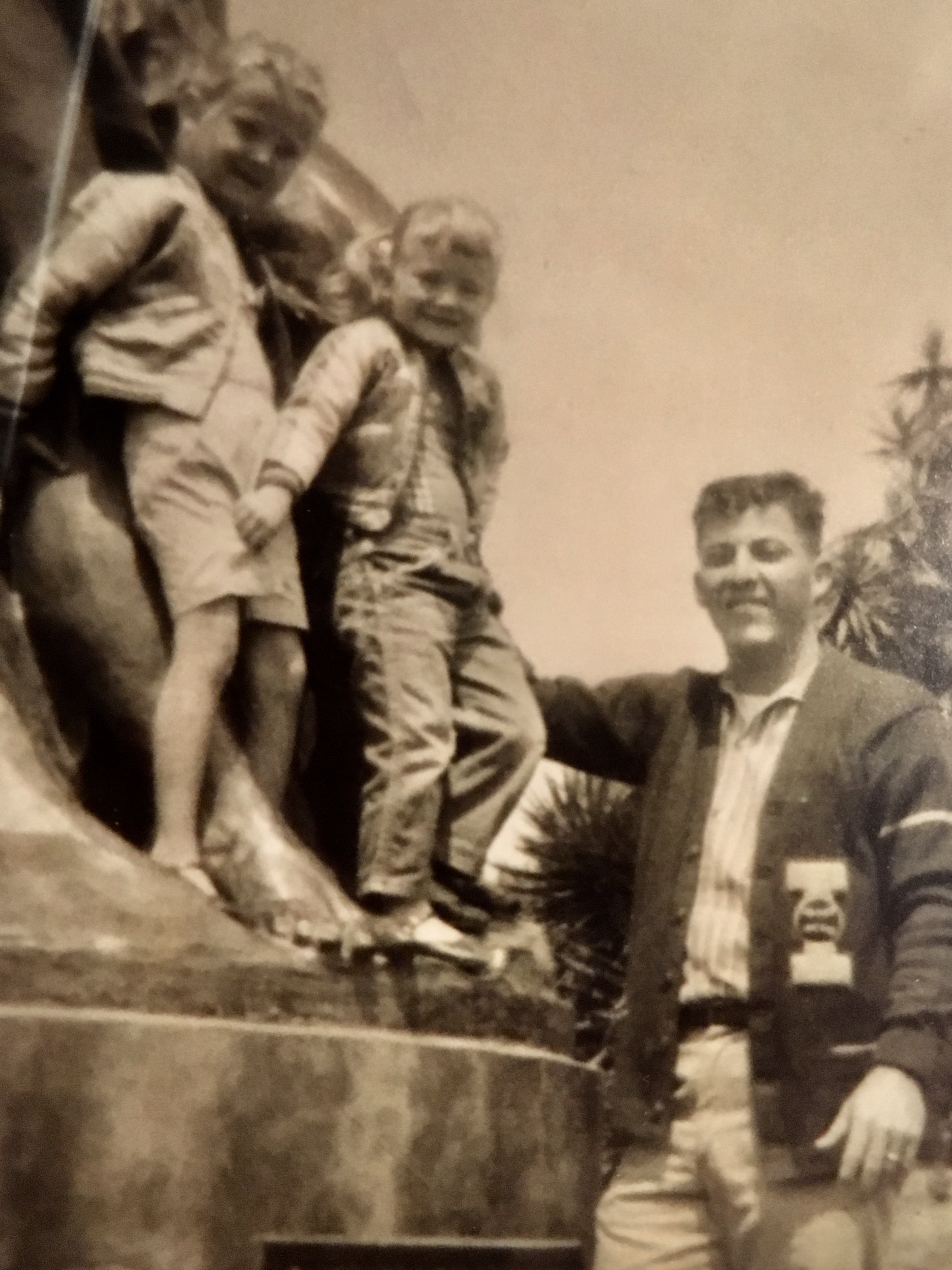 2AFFAD3F-B0B7-466A-B98C-A5A4D070B9C4